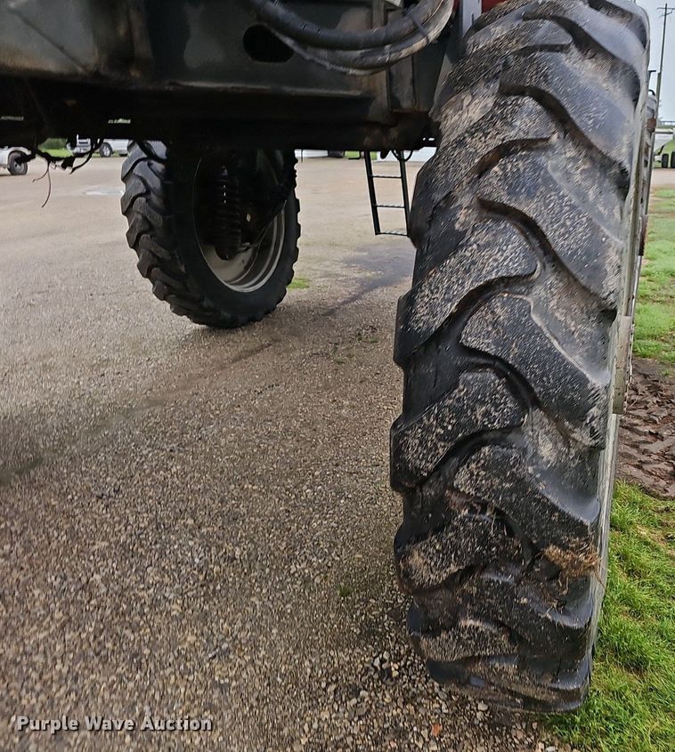 image for item EJ5378 2000 Case SPX3200B spreader