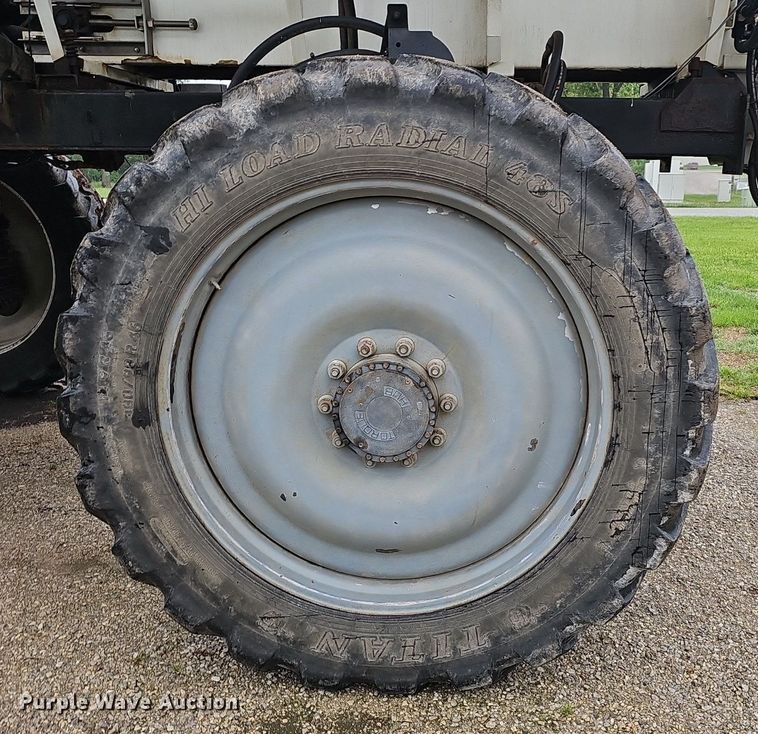 image for item EJ5378 2000 Case SPX3200B spreader