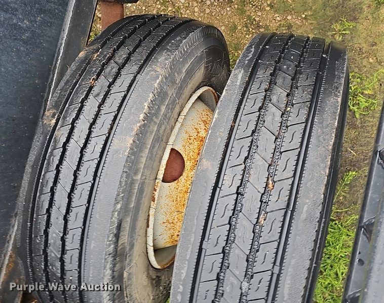 image for item EJ5379 2005 Behnke sprayer trailer