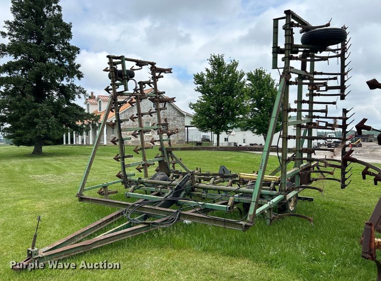 image for item EK4601 John Deere  E1000 field cultivator