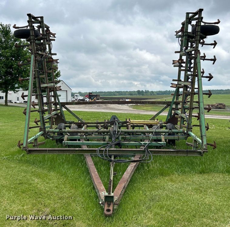 image for item EK4601 John Deere  E1000 field cultivator