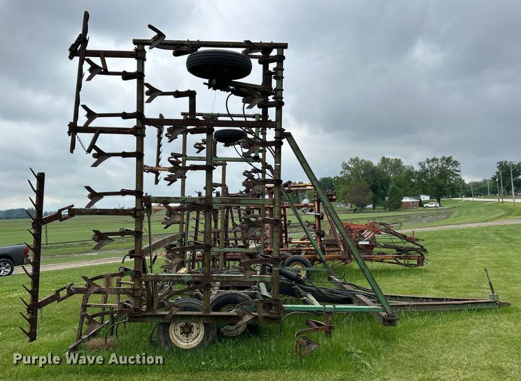 image for item EK4601 John Deere  E1000 field cultivator