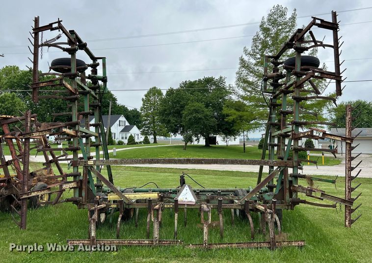 image for item EK4601 John Deere  E1000 field cultivator