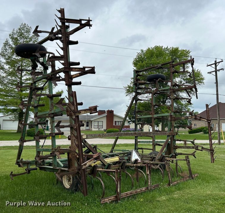 image for item EK4601 John Deere  E1000 field cultivator