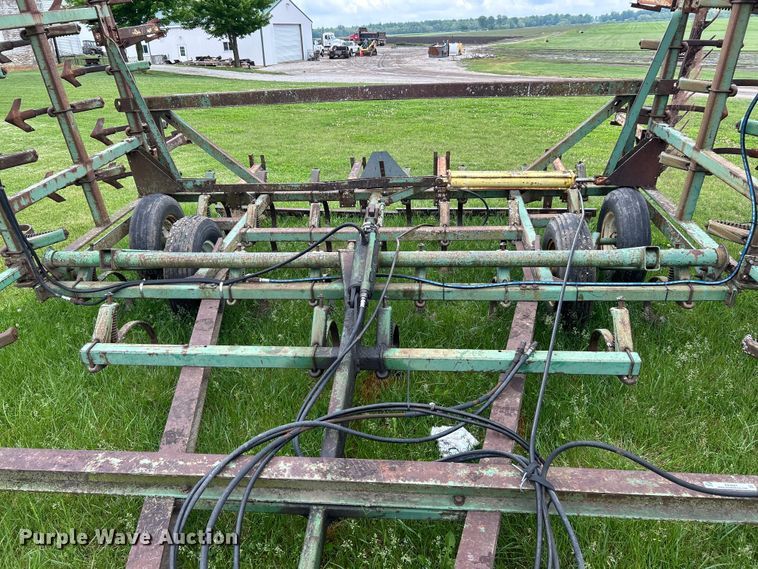 image for item EK4601 John Deere  E1000 field cultivator