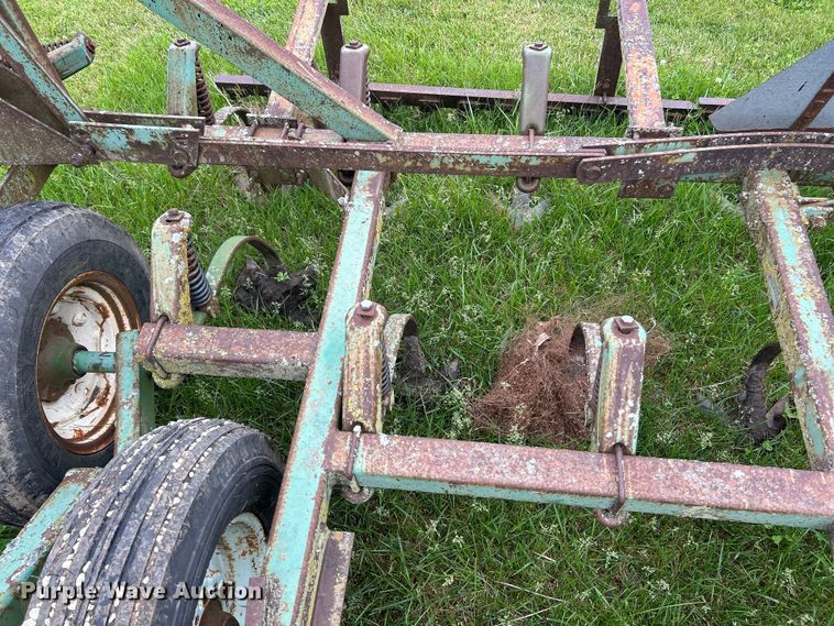 image for item EK4601 John Deere  E1000 field cultivator