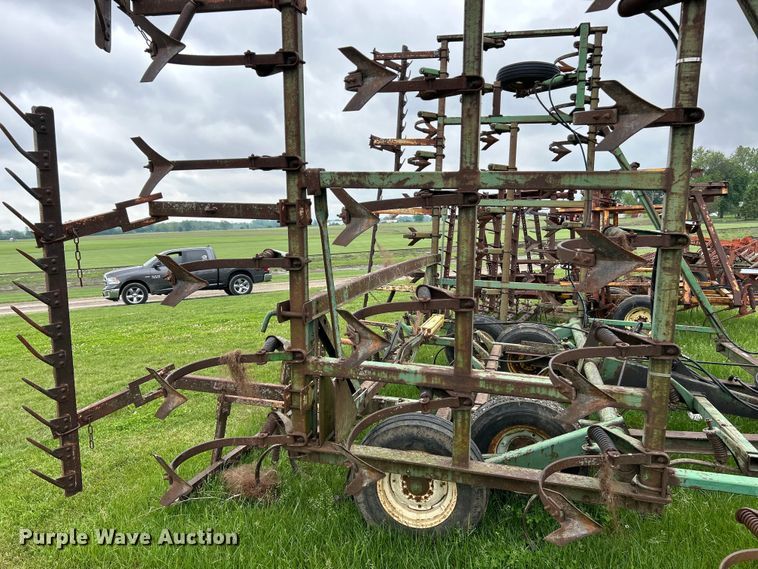 image for item EK4601 John Deere  E1000 field cultivator