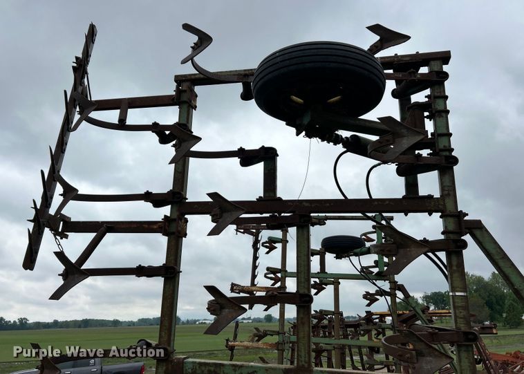 image for item EK4601 John Deere  E1000 field cultivator