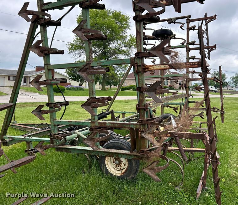 image for item EK4601 John Deere  E1000 field cultivator