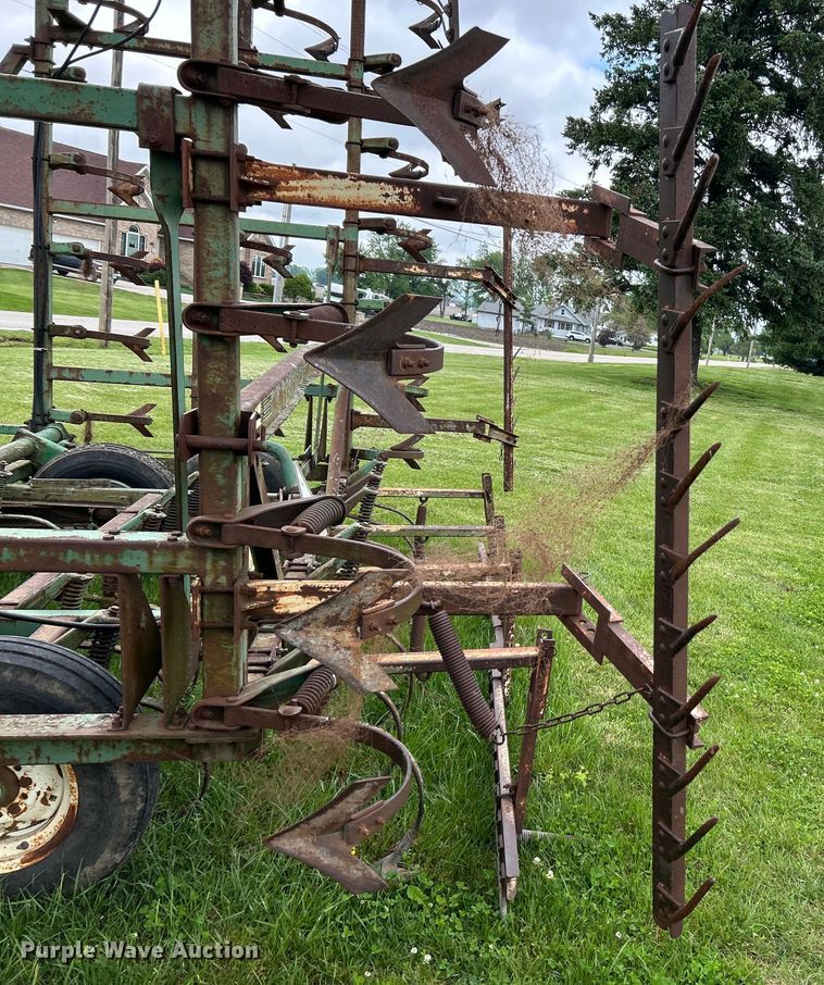 image for item EK4601 John Deere  E1000 field cultivator