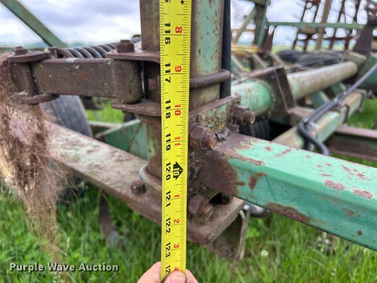 image for item EK4601 John Deere  E1000 field cultivator