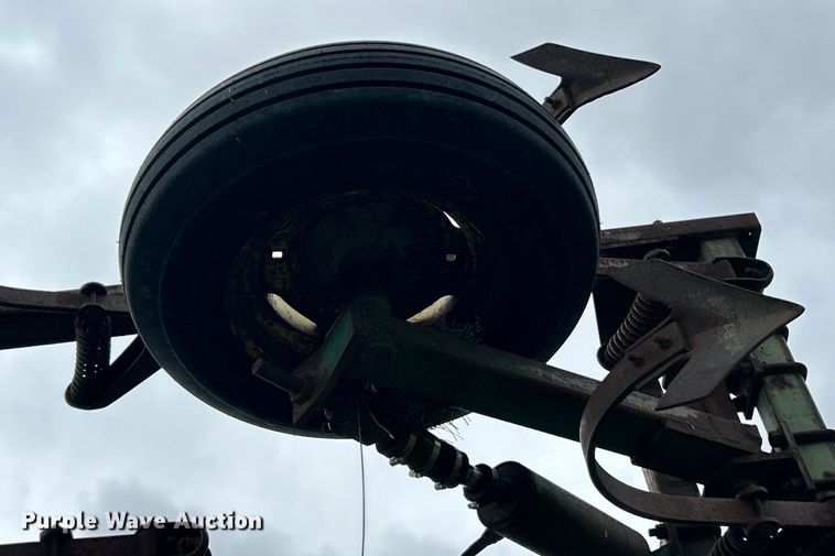 image for item EK4601 John Deere  E1000 field cultivator