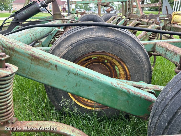 image for item EK4601 John Deere  E1000 field cultivator