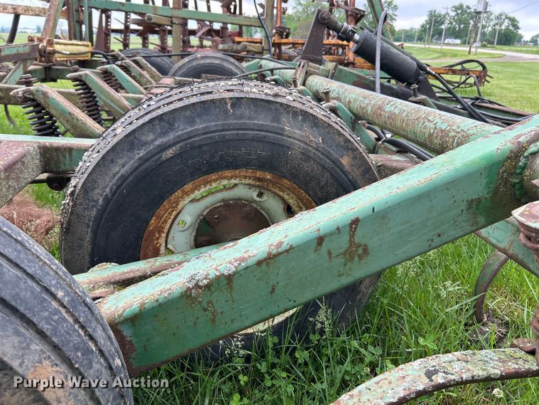 image for item EK4601 John Deere  E1000 field cultivator