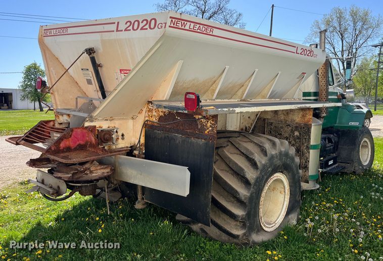 image for item LD9430 1990 International  4900 spreader truck