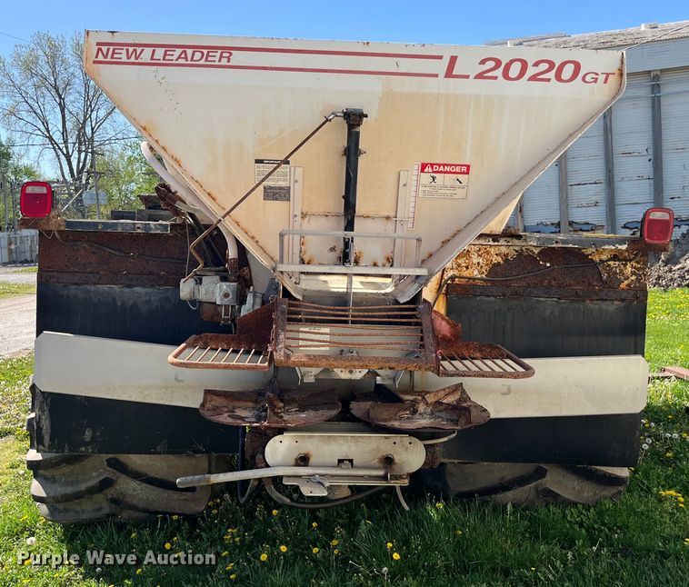 image for item LD9430 1990 International  4900 spreader truck