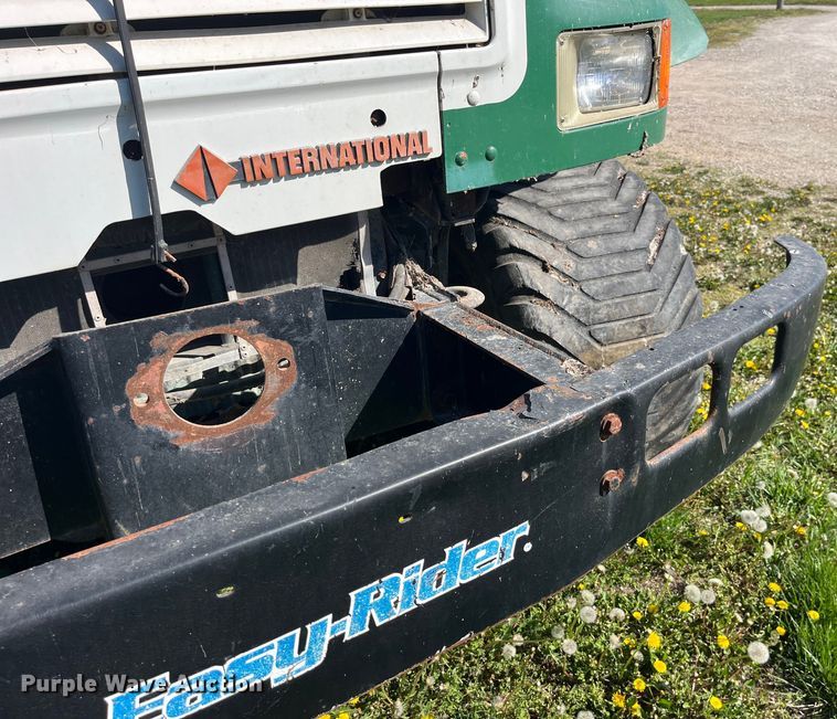 image for item LD9430 1990 International  4900 spreader truck