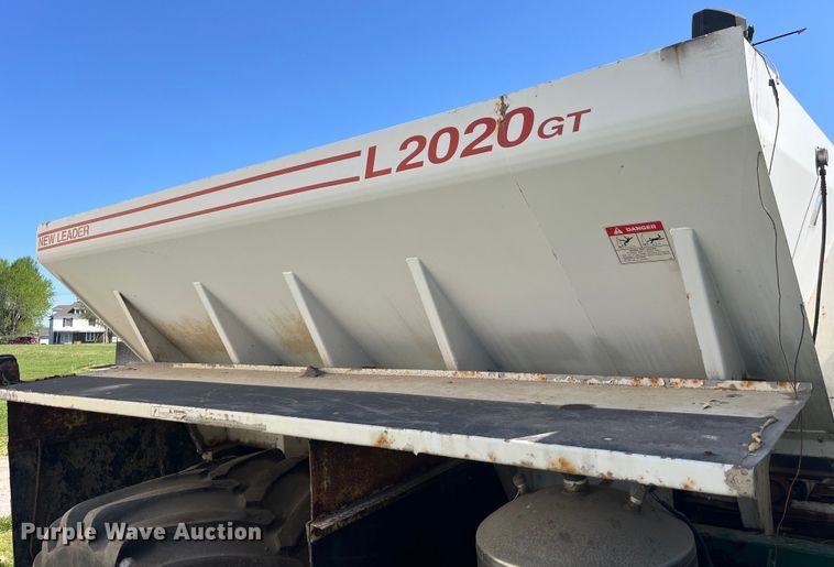 image for item LD9430 1990 International  4900 spreader truck