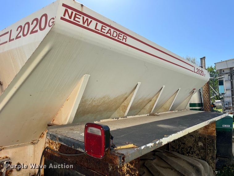 image for item LD9430 1990 International  4900 spreader truck