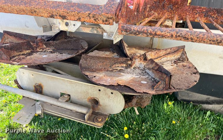 image for item LD9430 1990 International  4900 spreader truck