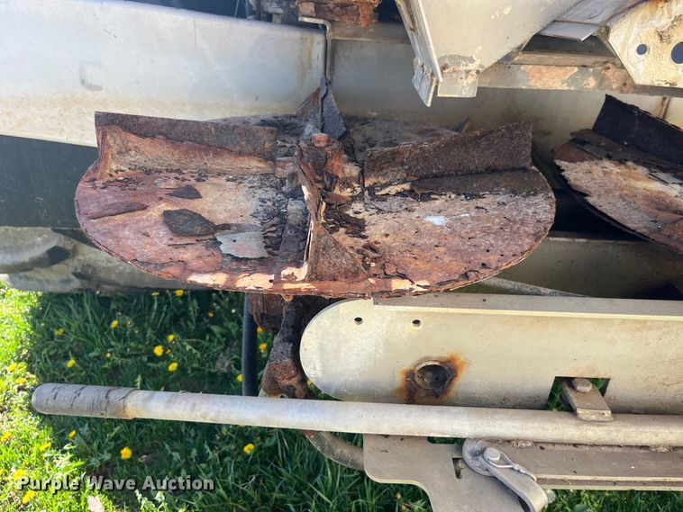 image for item LD9430 1990 International  4900 spreader truck