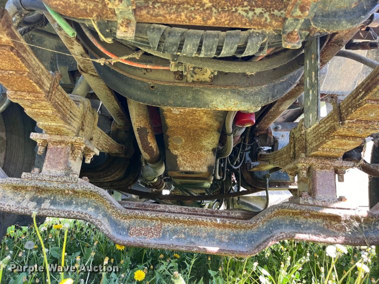 image for item LD9430 1990 International  4900 spreader truck