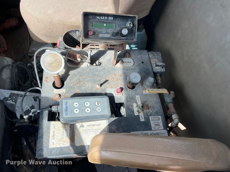 image for item LD9430 1990 International  4900 spreader truck