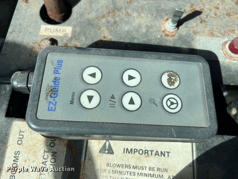 image for item LD9430 1990 International  4900 spreader truck