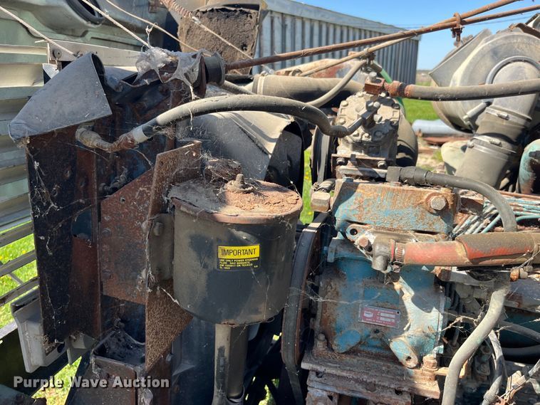 image for item LD9430 1990 International  4900 spreader truck