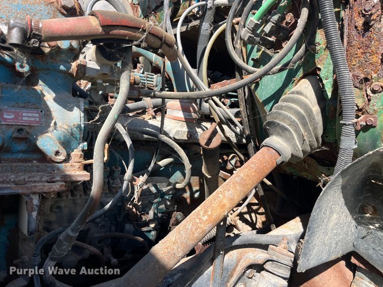 image for item LD9430 1990 International  4900 spreader truck