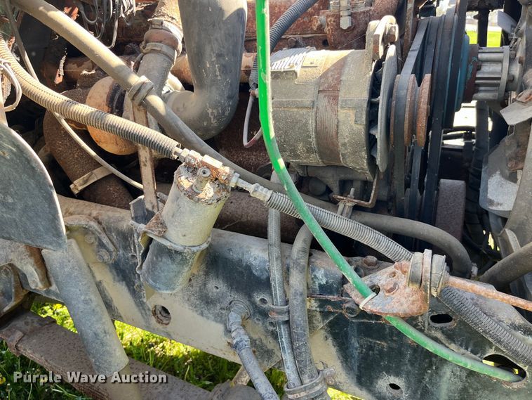 image for item LD9430 1990 International  4900 spreader truck