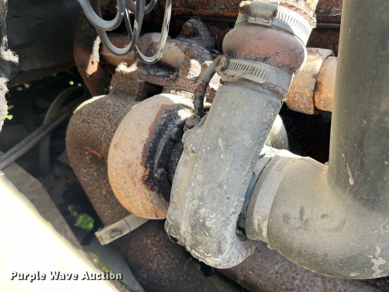 image for item LD9430 1990 International  4900 spreader truck