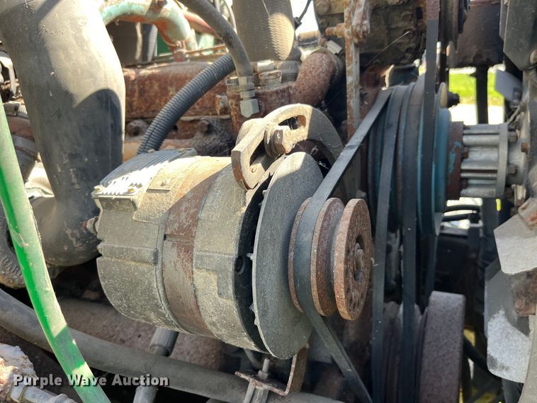 image for item LD9430 1990 International  4900 spreader truck