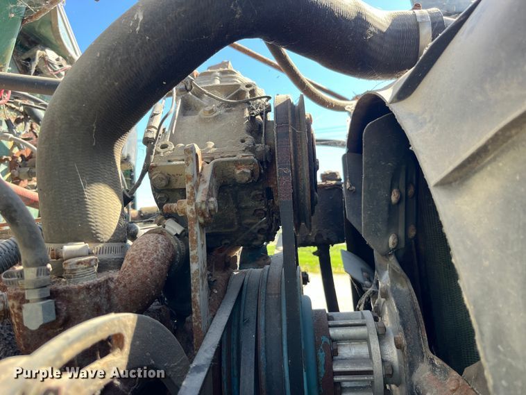 image for item LD9430 1990 International  4900 spreader truck