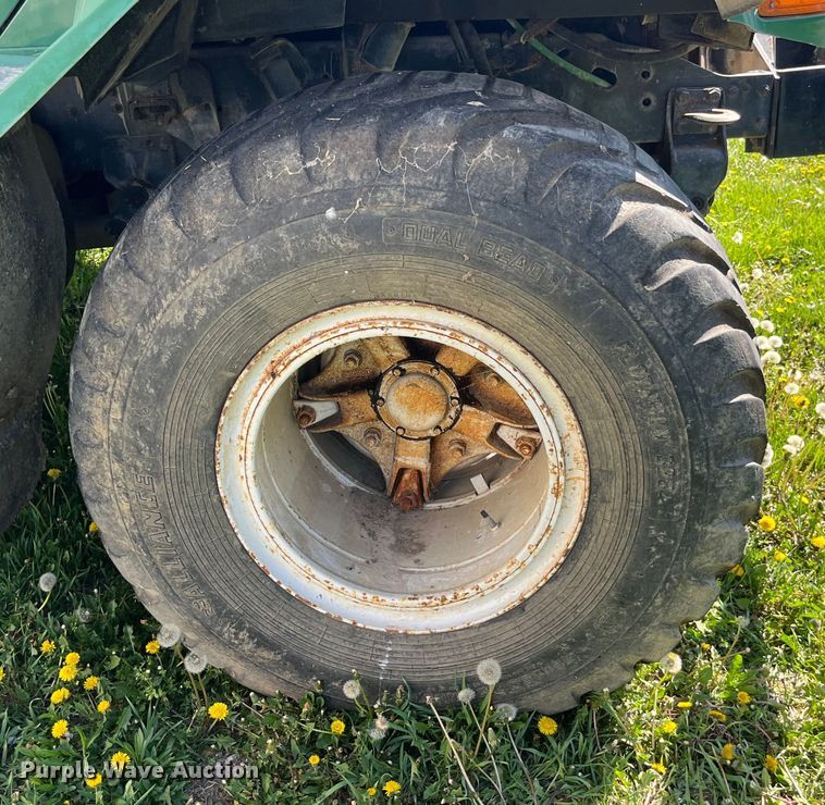 image for item LD9430 1990 International  4900 spreader truck