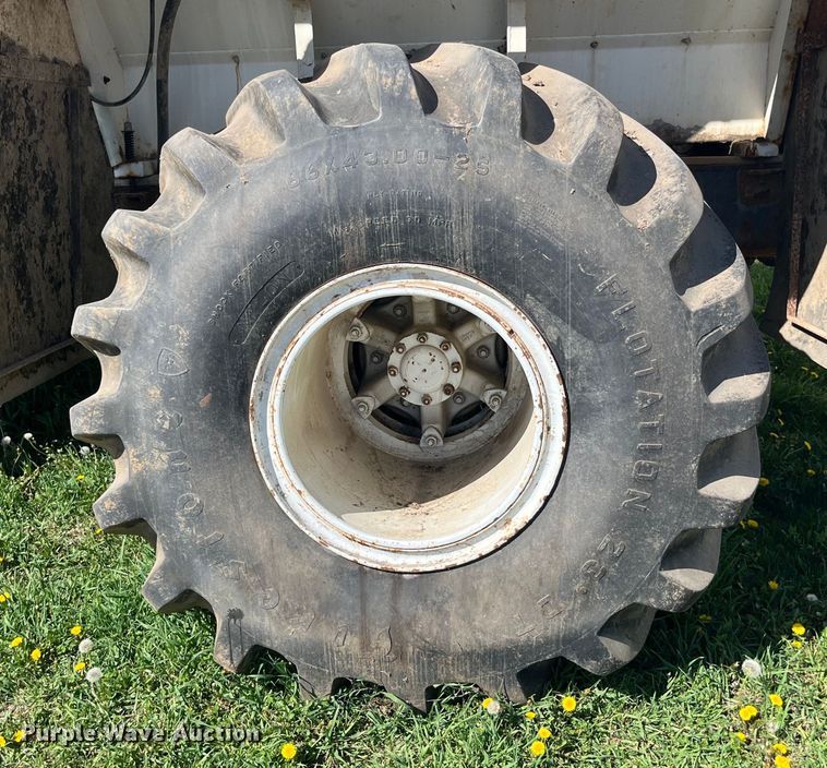 image for item LD9430 1990 International  4900 spreader truck