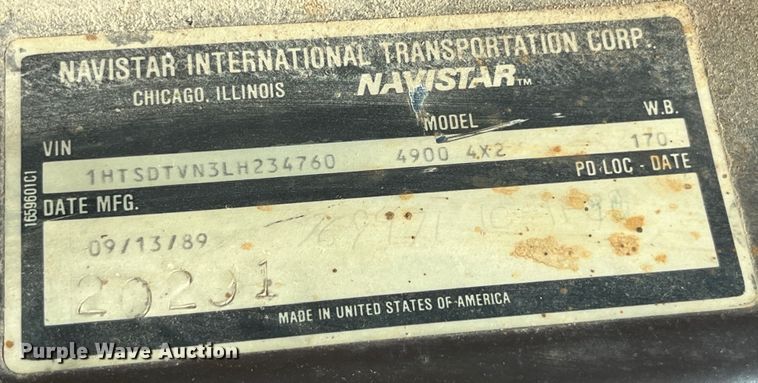 image for item LD9430 1990 International  4900 spreader truck