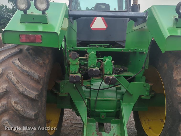 image for item NG9754 1995 John Deere  8770 4WD tractor