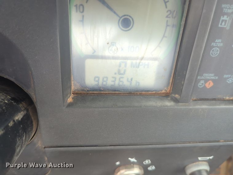 image for item NG9754 1995 John Deere  8770 4WD tractor