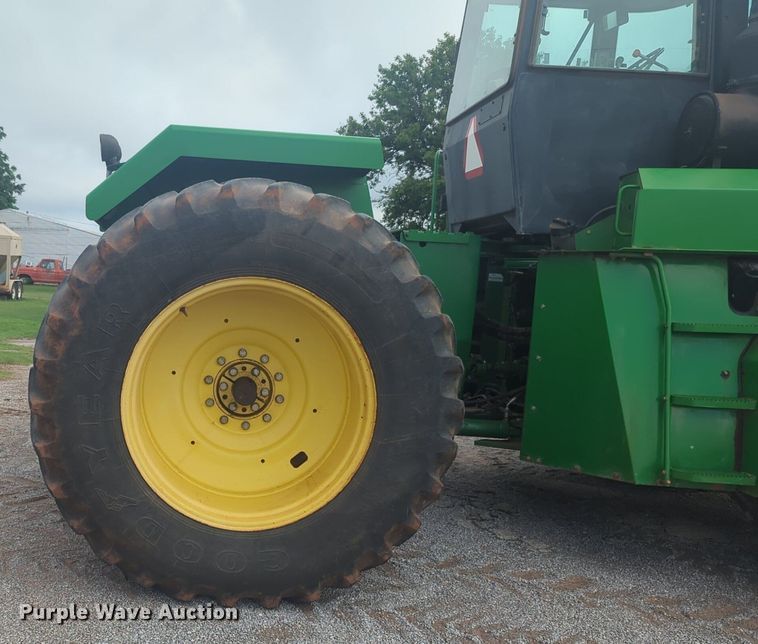image for item NG9754 1995 John Deere  8770 4WD tractor
