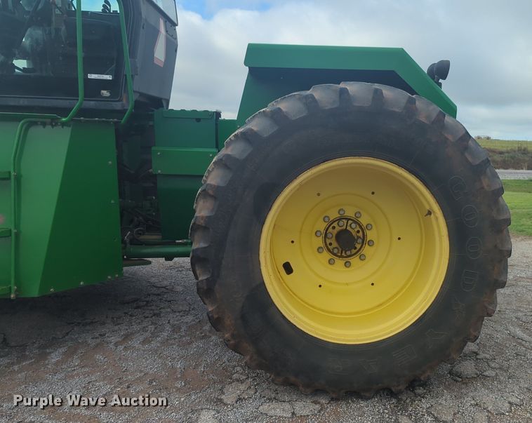 image for item NG9754 1995 John Deere  8770 4WD tractor