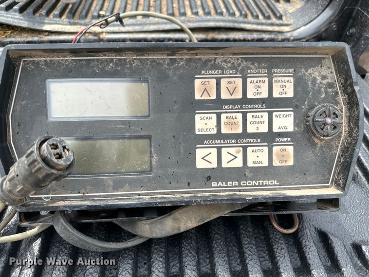 image for item NL9832 Hesston 4900 large square baler