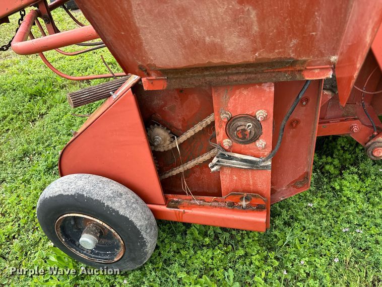 image for item NL9832 Hesston 4900 large square baler