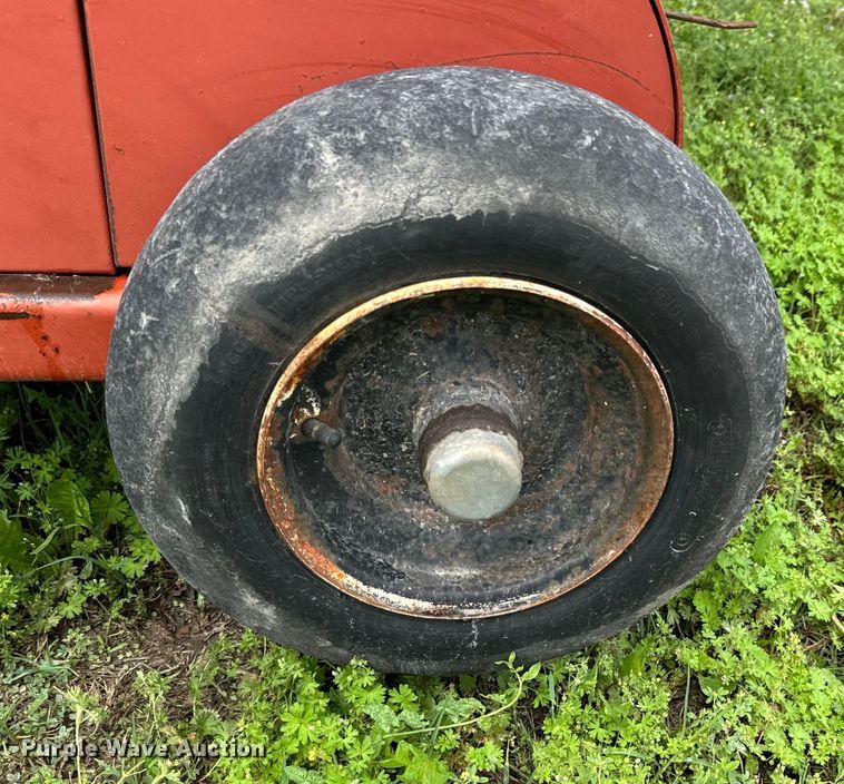 image for item NL9832 Hesston 4900 large square baler