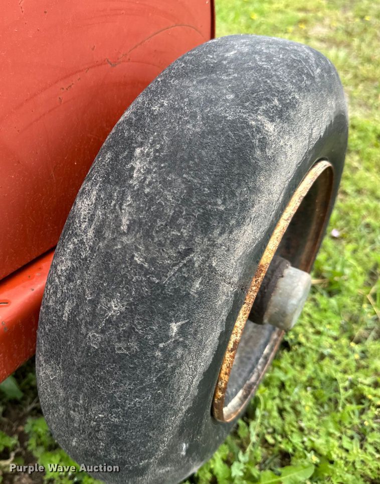 image for item NL9832 Hesston 4900 large square baler