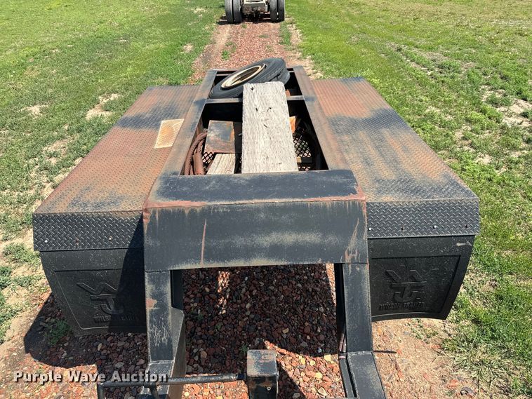 image for item NL9838 1988 Shop built combine trailer