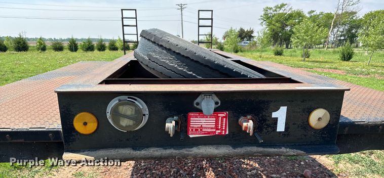 image for item NL9838 1988 Shop built combine trailer