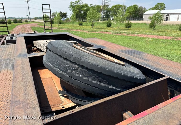 image for item NL9838 1988 Shop built combine trailer