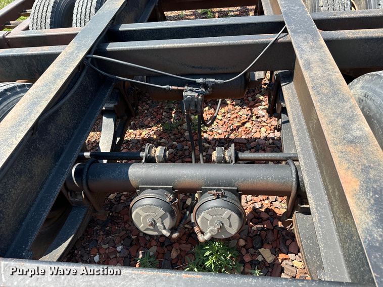 image for item NL9838 1988 Shop built combine trailer