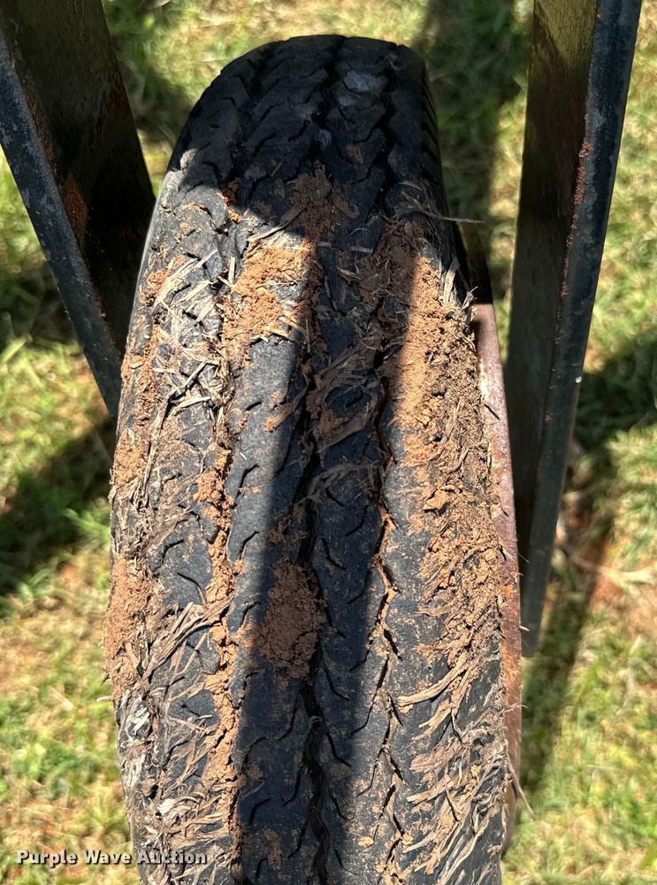 image for item NQ9558 H&S Bi-Fold Rake hay rake